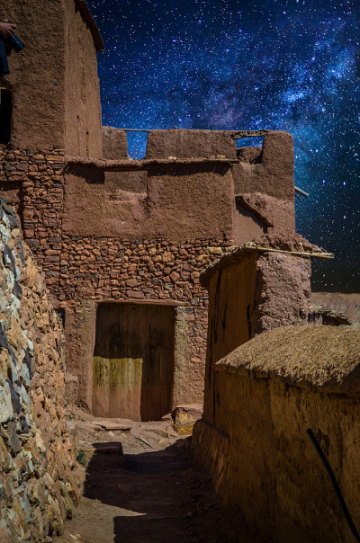 Kasbah Ait Ben Haddou在摩洛哥阿特拉斯山脉附近的沙漠中