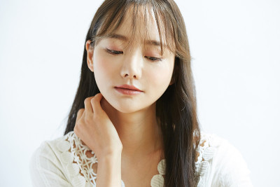 自然美丽的年轻亚洲女人肖像