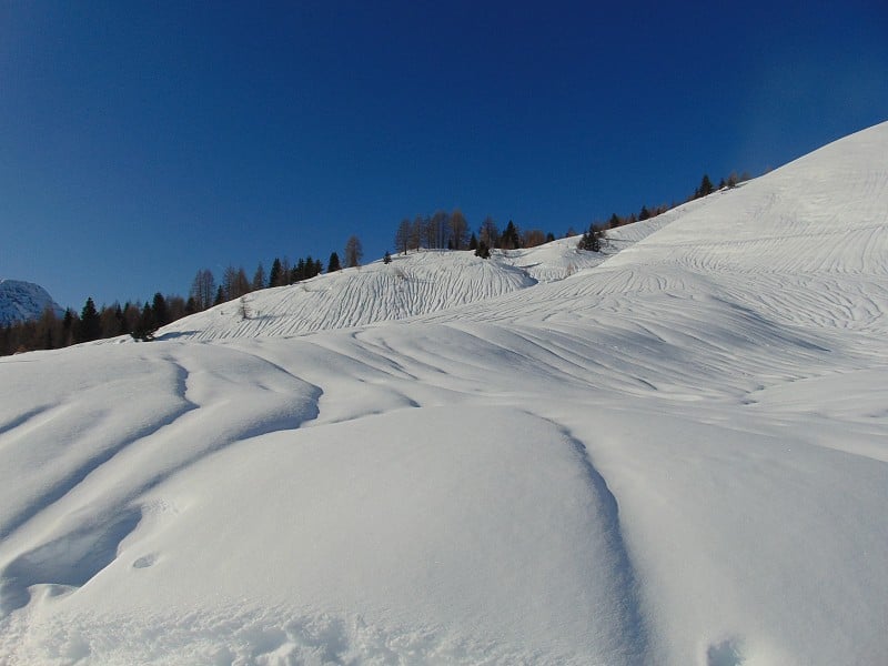 圣佩莱格里诺山口-防空洞射击，雪地上的台阶