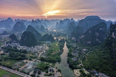美丽的遇龙河