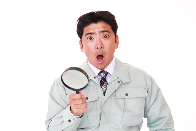 惊讶的亚洲工人