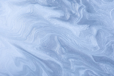 抽象流体艺术背景浅蓝色。液体的大理石。画布上的丙烯画与牛仔布光泽梯度