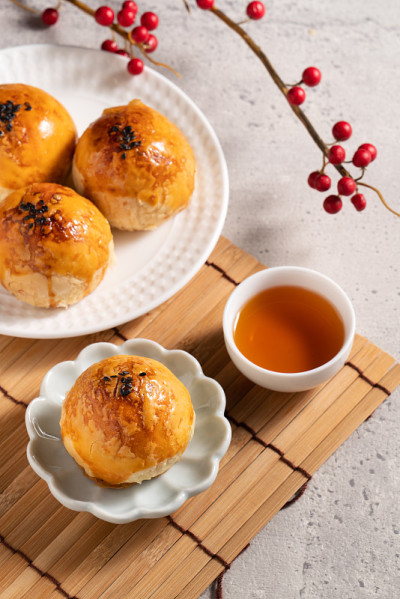 中秋佳节月饼蛋黄酥。