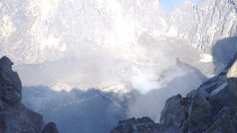 默拉皮火山口的形状