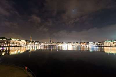 Binnenalster晚上