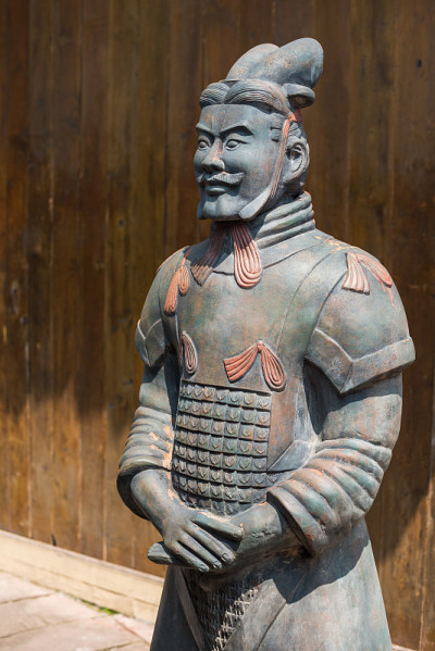 安仁街道上的兵马俑兵马俑复制品