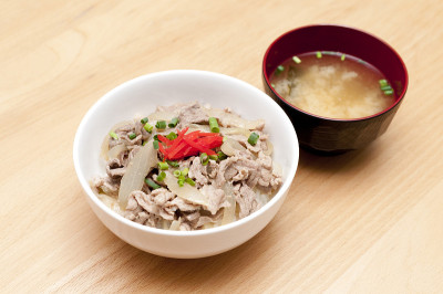 日本料理，红姜猪肉饭