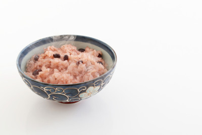 日本红米饭和豆子