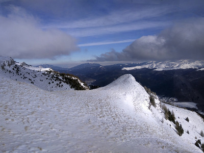 山顶上有雪