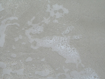 泡沫浅水