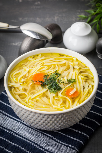 美味的肉汤和面条。