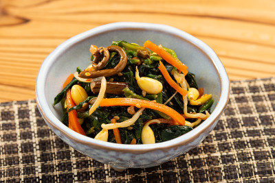 菠菜纳穆尔