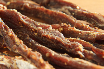 近距离拍摄biltong(蛋白质零食)。