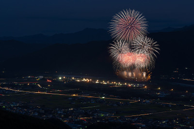日本德岛举行烟花比赛