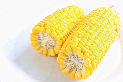 鲜煮甜玉米
