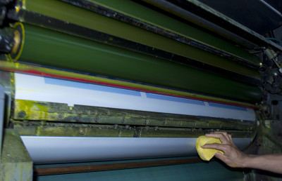 cleaning offset printing rollers