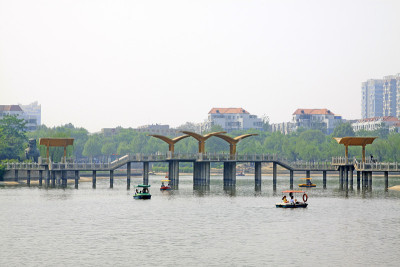 建筑风景在一个水上公园，特写照片