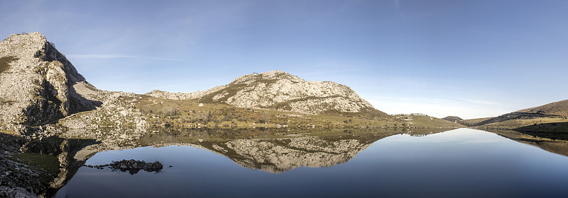 Enol湖全景