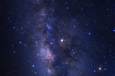 近距离观察银河系和宇宙中的恒星和太空尘埃
