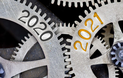 金属车轮与2021年新年