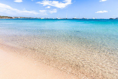 意大利Sardegna岛美丽的海滩