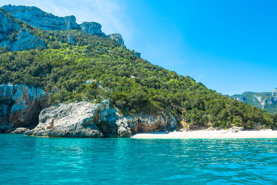 夏天的卡拉卢纳海滩