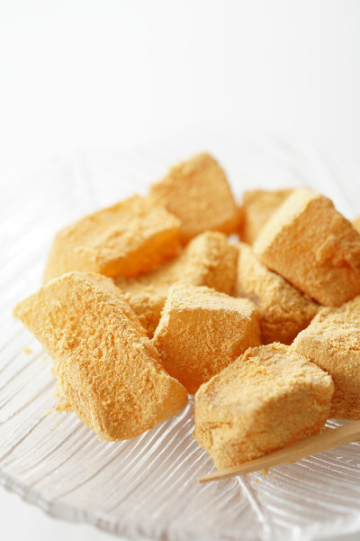 Warabimochi。日本bracken-starch饺子。