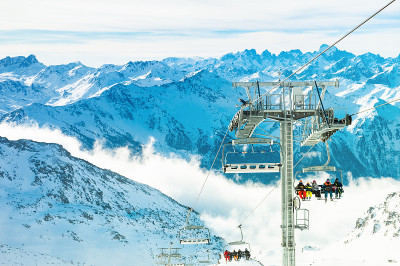 法国阿尔卑斯山冬季滑雪胜地。