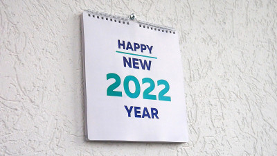 特写标题页的墙上日历2022