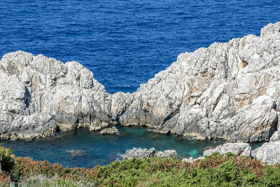 卡普里岛海岸的有趣景色