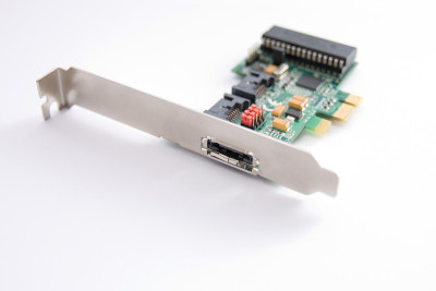 PCI-Express 1x S-ATA raid控制器的E-Sata端口