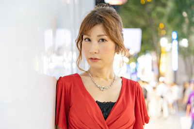 妇女参加了夜间工作俱乐部