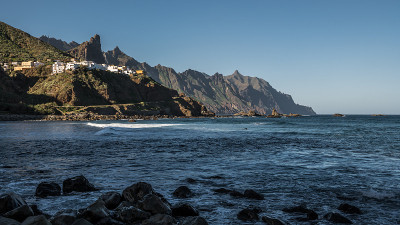 清晨的岩石海岸