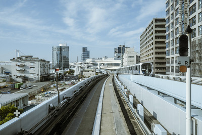 东京单轨空中列车上的城市景观