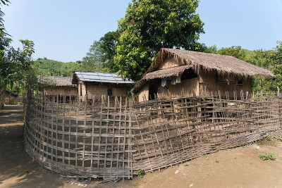 位于缅甸若开邦Mrauk U的钦人村