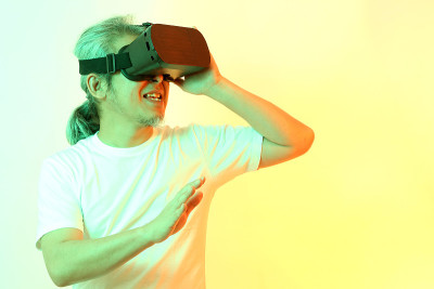VR