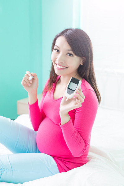 美怀孕女人