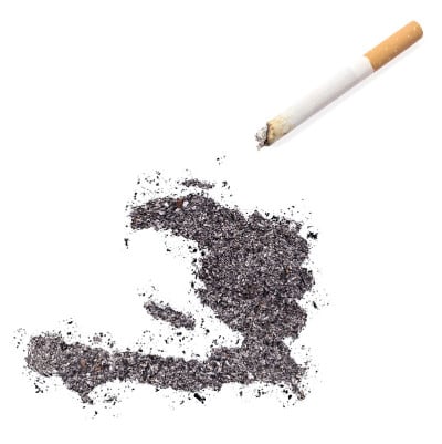 海地形状的灰烬和一支香烟(系列)