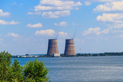 乌克兰Enerhodar的Zaporizhia核电站的冷却塔