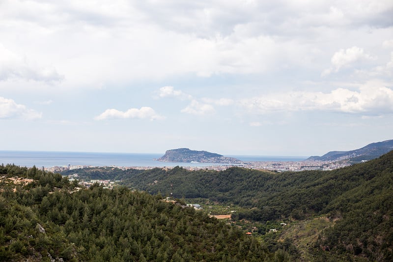 风景有山和海