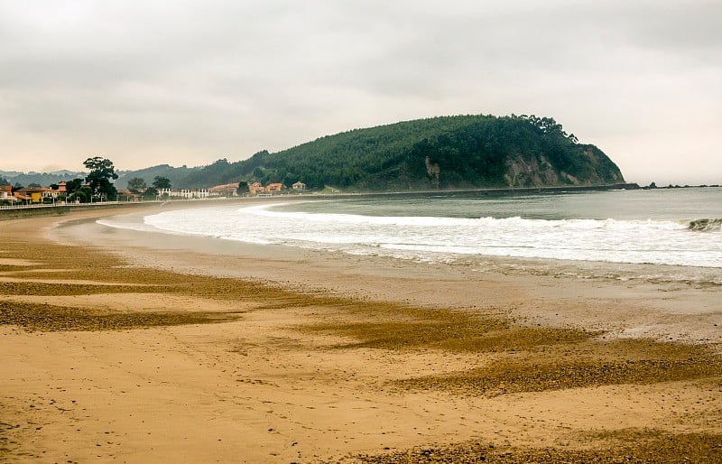 山脉附近的海洋