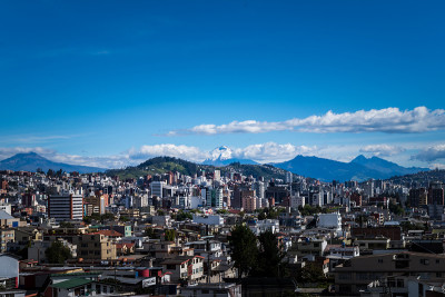 厄瓜多尔皮钦查市夏季基多全景。