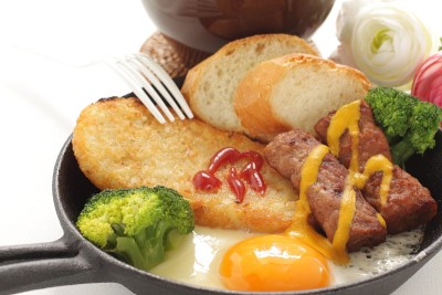 炸肉丝、香肠、单面煎蛋，美味早餐