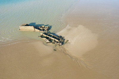 在欧洲，在法国，在诺曼底，在Arromanches les bains，在夏天，在一个阳光灿烂的日子