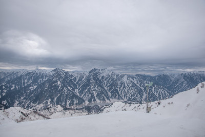 Tateyama山脉和湖峡谷，黑贝克
