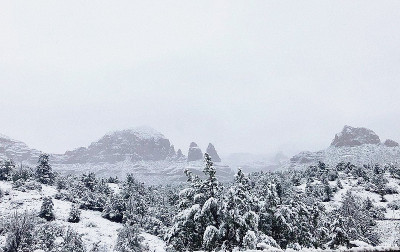 亚利桑那州塞多纳的雪景