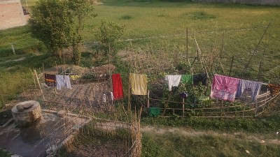 春季:在阳光下晒衣服