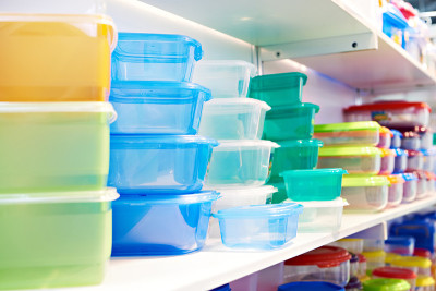 塑料厨房食品容器在仓库中