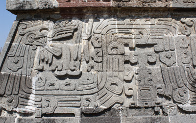 刻有羽蛇的浅浮雕，Xochicalco，墨西哥