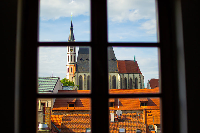 捷克共和国Cesky Krumlov，圣维图斯教堂的正面